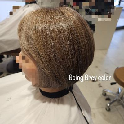 @7hair007 게시물: 요즘 유행하는 고잉그레이 흰머리가 자라나도 너무 자연스러워요. (2026.04.22)