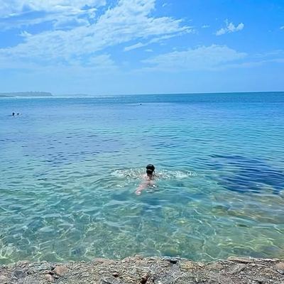 @amazingsydneylife 게시물: My kind of beach day 🌊 Thick Greek yogurt bowl & a little ocean swim 🤍 (2026.09.21)