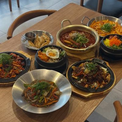@azit_perth 게시물: korean food kind of day! we ordered “a few things” 🤭🥢🤍 #perth #pertheats #azit # (2026.09.04)