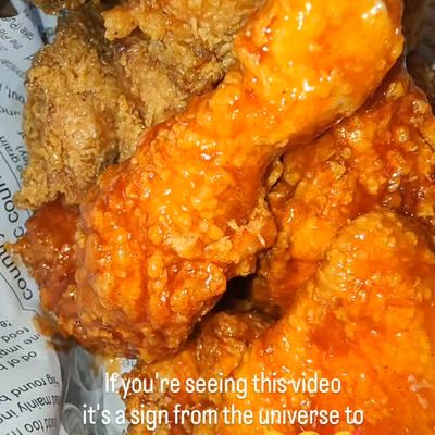 @chopchop.korea 게시물: Korean fried chicken 🍗🔥 crispy, sticky garlic soy 🧄🍯 + hot & spicy 🌶️🥵 Bibimbap  (2026.02.01)
