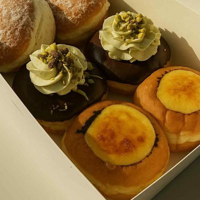 @donut_moments_perth 게시물: 🌸 Mother’s Day Gift Boxes Available Today! 🌸 Celebrate Mum with something sweet  (2026.05.10)