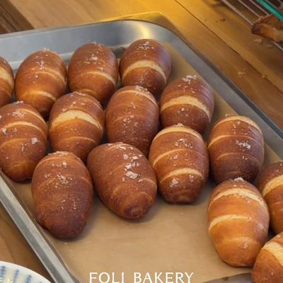 @folibakery 게시물: Coffee brewing, trays coming out of the oven, quiet conversations in between. Do (2026.05.16)