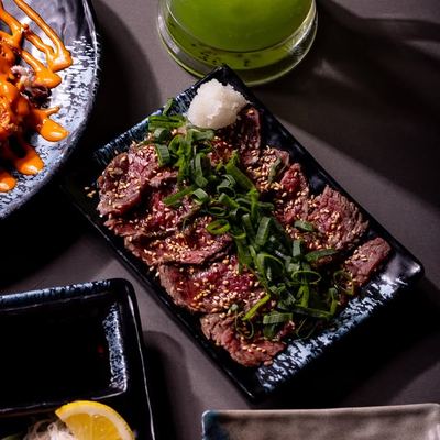 @gangnam.yagansquare 게시물: 𝐄𝐚𝐭 𝐲𝐨𝐮𝐫 𝐰𝐚𝐲 𝐭𝐡𝐫𝐨𝐮𝐠𝐡 𝐭𝐡𝐞 𝐒𝐪𝐮𝐚𝐫𝐞! 🍴😋 Progress the Square is bringing the fire, fl (2025.05.18)