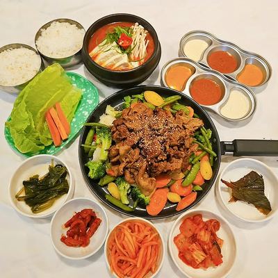 @golmok_perth 게시물: < Grilled marinated pork R/L, Set 직화 돼지고기> (2024.10.18)