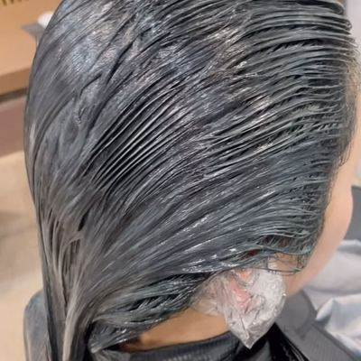 @h.k_hairdresser_pty 게시물: #warmtocooltones #mattcolour #differentlightsdifferentcolours #黑茶色 #霧色系列就是在不同的燈光 (2024.06.08)