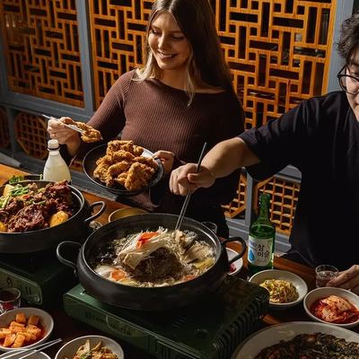 @hansangrestaurant 게시물: Big group = bigger Korean feast. 🇰🇷 Fill the table with hot pots, jeon, banchan  (2026.09.23)