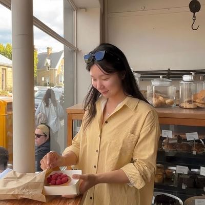 @imvoram 게시물: 호주 시골에서 보내는 주말은 이렇게..🍋 하루하루가 빠르게 흐르더니 이사 온 지도 벌써 한 달이 지났다! 특별한 건 없지만 산책하다가 동네 빵집 (2026.04.11)