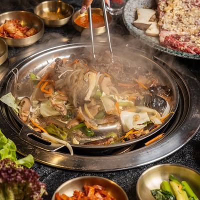 @kogikoreanbbq 게시물: The best seat in the restaurant?⁠ Around the grill.⁠ Because that's where the st (2026.09.29)