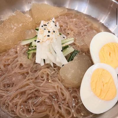 @korean.street.joondalup 게시물: Refreshing Naengmyeon on hot day?! YES PLEASE! 😍😍😍 Credit for @kean_eats for pho (2023.01.12)