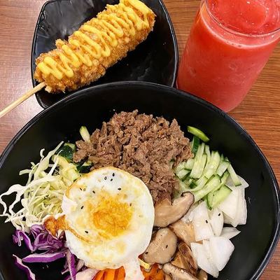 @korean.street.joondalup 게시물: Bulgogi Bibimbap and Ugly K-Dog what a beautiful combination ❤️ Credit for @kean (2023.01.12)