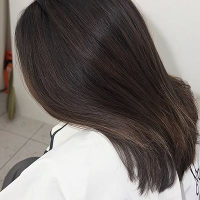 @latelier_hairsalon 게시물: Grown-out hair, refreshed with colour only. 🤎 No bleach, no unnecessary damage.  (2026.09.14)