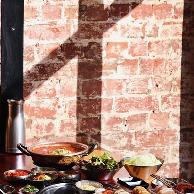 @palsaiknamooperth 게시물: Palsaik combo Our signature pork combo Wine/original/bulgogi/garlic/herb/curry/p (2024.05.18)