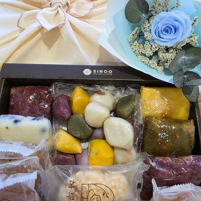 @siroo_ricecakecafe 게시물: 🌕 추석 선물세트 A | $50 🌕 소중한 분들께 감사한 마음을 전하는 특별한 추석 선물 🎁 정성스럽게 준비한 Siroo의 떡으로 이번 추석,  (2026.09.14)