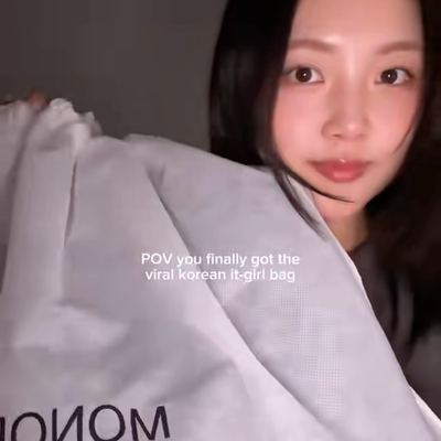 @soggogi 게시물: SHE’S PERFECTTTT 🤩 Monorow Noa Bag available via @wconcept Use code SOGG20 to re (2026.09.22)