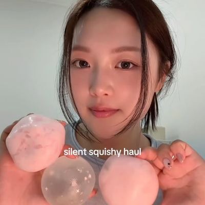 @soggogi 게시물: Super cute & satisfying squishies from @berries.squishy 😗✌🏻 They restocked TODAY (2026.09.26)