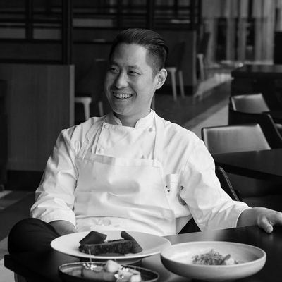 @yeo.dong.sik 게시물: . Black Bar & Grill의 김인섭(Chef Insup Kim @chefinsupkim) 총괄 셰프님은 제가 아끼고 자랑스러워하는 후배 (2026.10.01)