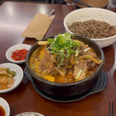 @yeo.dong.sik 게시물: Ppyeodagwi-Haejangguk, Beef Bone Broth With Pork Bone And Cabbage 💋 Deulgireumma (2026.09.25)